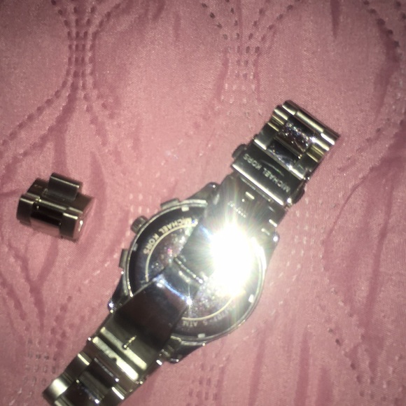 Micheal Kors Watch - Picture 3 of 5